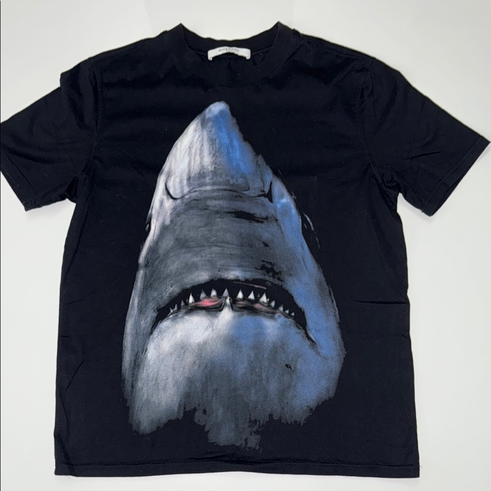 Givenchy
shark print cotton short sleeve t shirt - Picture 2 of 8